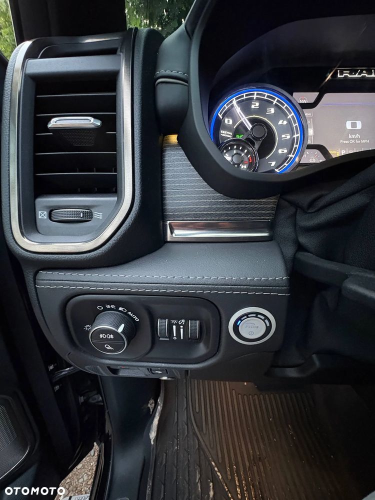 RAM 1500 5.7 Crew Cab Shortbed Limited Black - 15