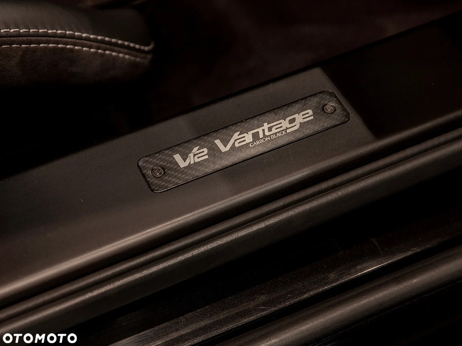 Aston Martin V12 Vantage - 18