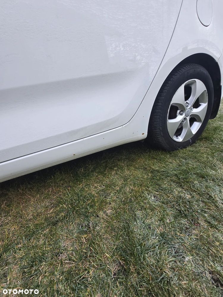 Kia Carens 1.6 GDI L - 11