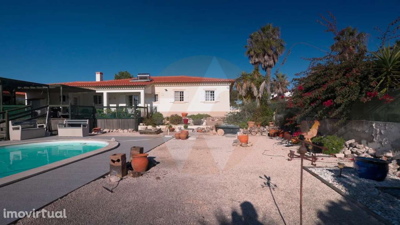 Moradia T3 com Piscina e Garagem na Urbanização Vale da Telha - Grande imagem: 3/21