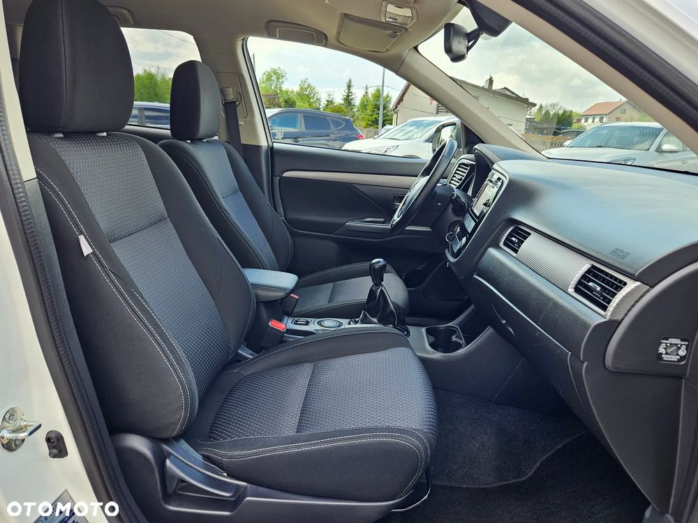 Mitsubishi Outlander 2.0 2WD Diamant - 22