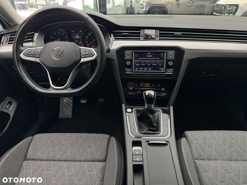 Volkswagen Passat - 16