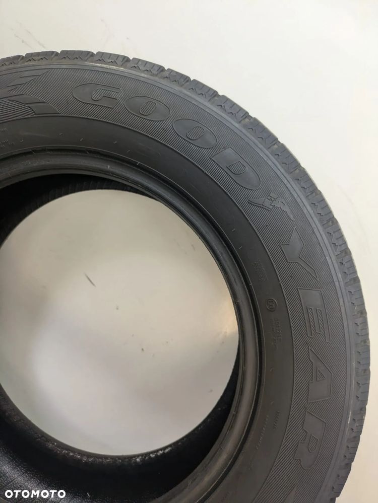 215 65 16C Goodyear Cargo ultra grip - 6