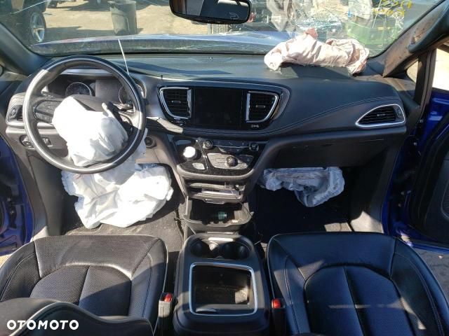 Chrysler Pacifica - 7