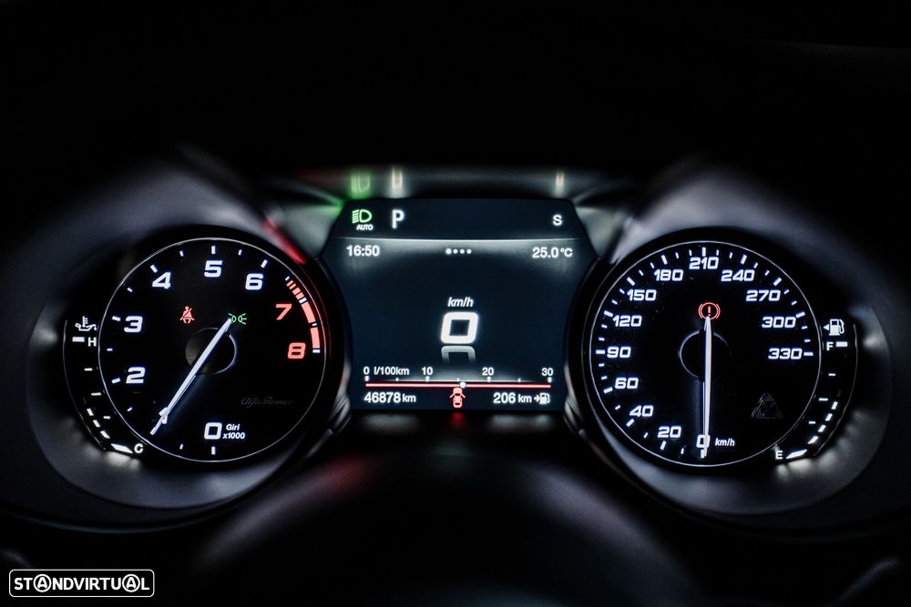 Alfa Romeo Giulia 2.9 Bi-Turbo Quadrifoglio AT8 - 49