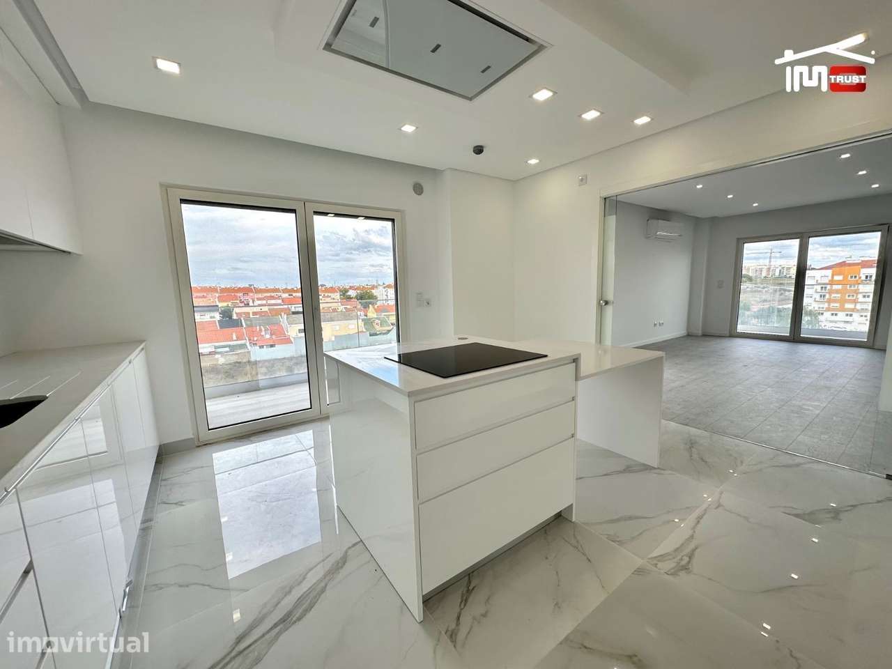Incrivel Apartamento T2 com Varanda, Garagem e Arrecadação - Grande imagem: 2/31