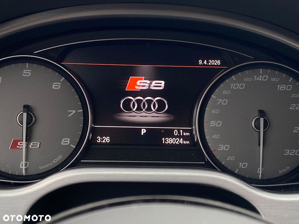 Audi S8 Plus - 16