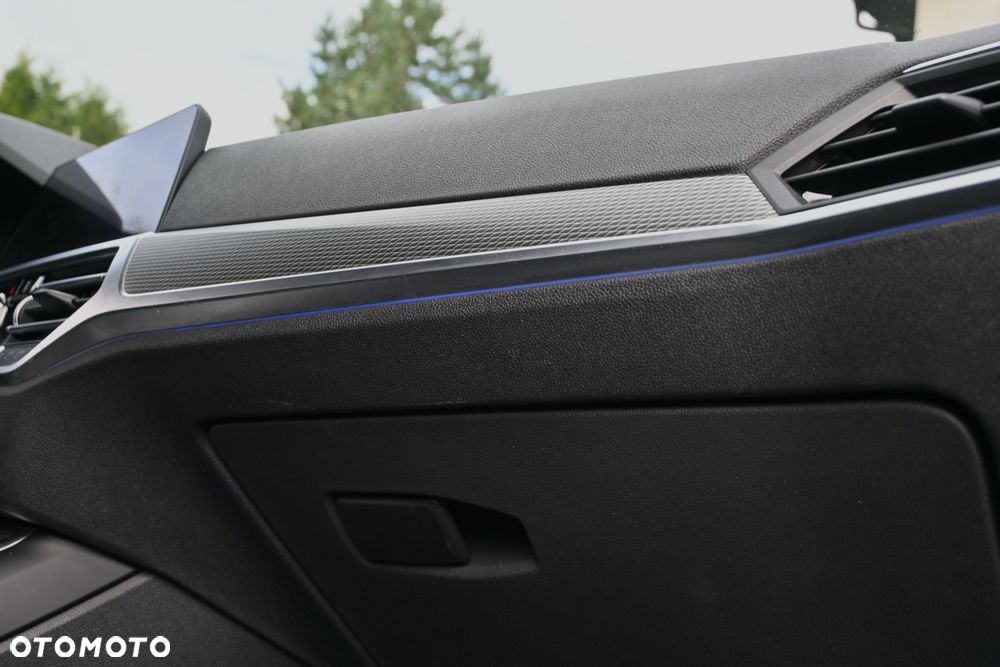 BMW Seria 3 320d xDrive Edition M Sport Shadow - 35