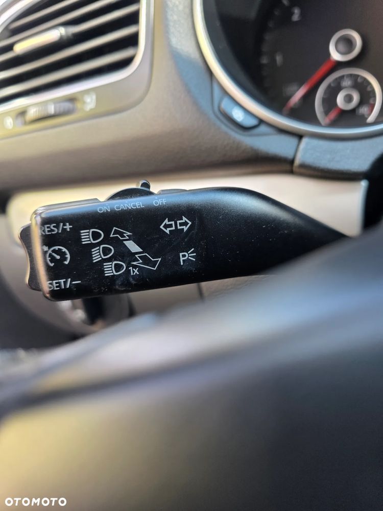 Volkswagen Golf 1.6 TDI DPF BlueMotion - 11