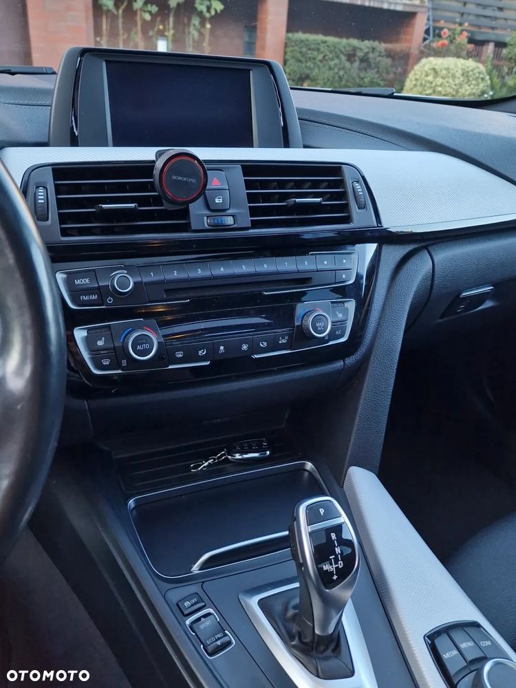 BMW Seria 3 330i xDrive M Sport - 16