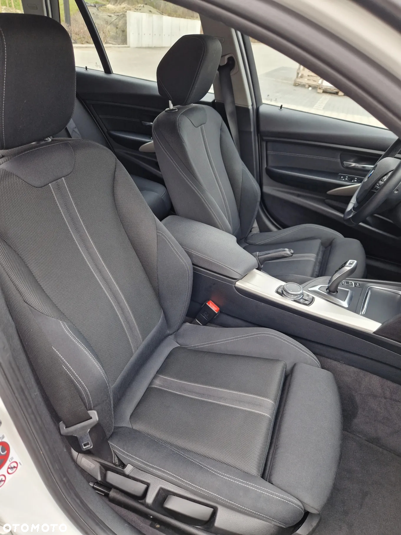 BMW Seria 3 318d Touring Advantage - 12