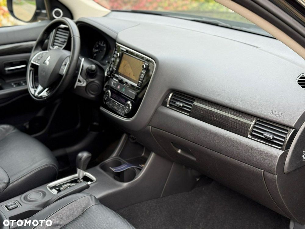 Mitsubishi Outlander - 7