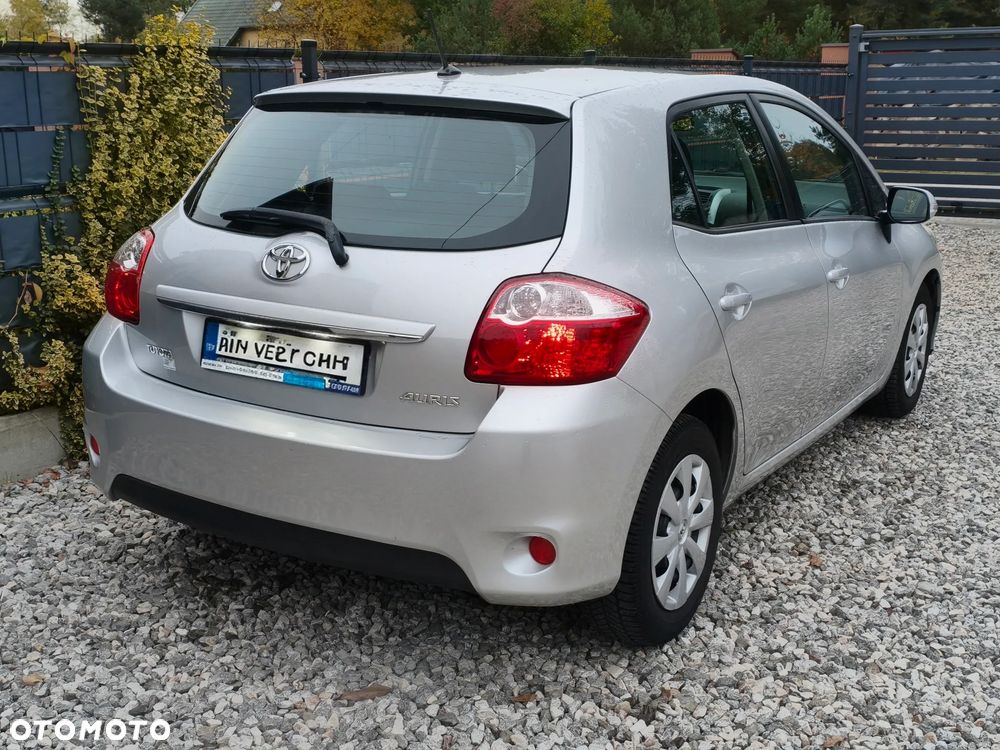 Toyota Auris 2010 photo 5