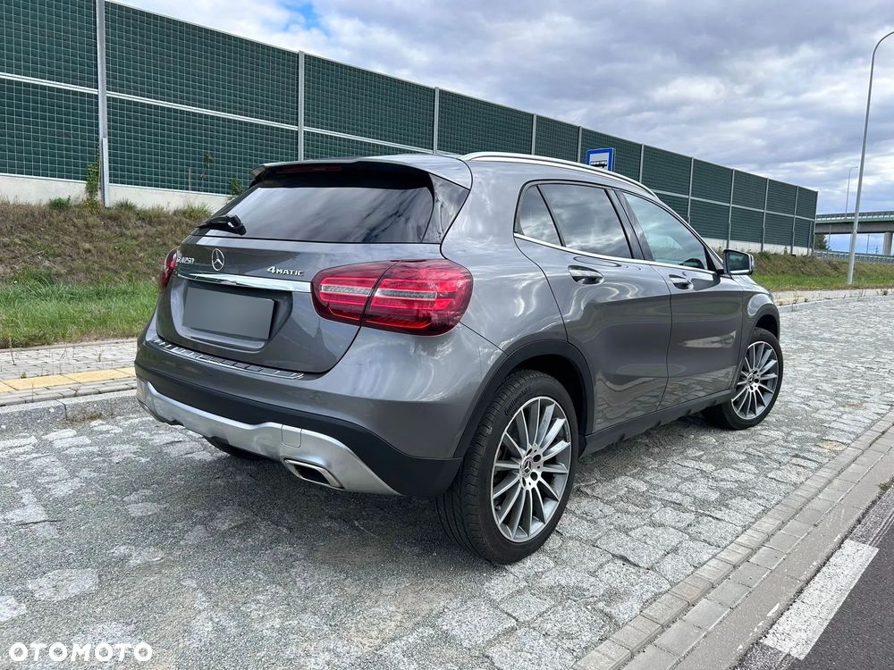 Mercedes-Benz GLA 250 4Matic 7G-DCT UrbanStyle Edition - 13