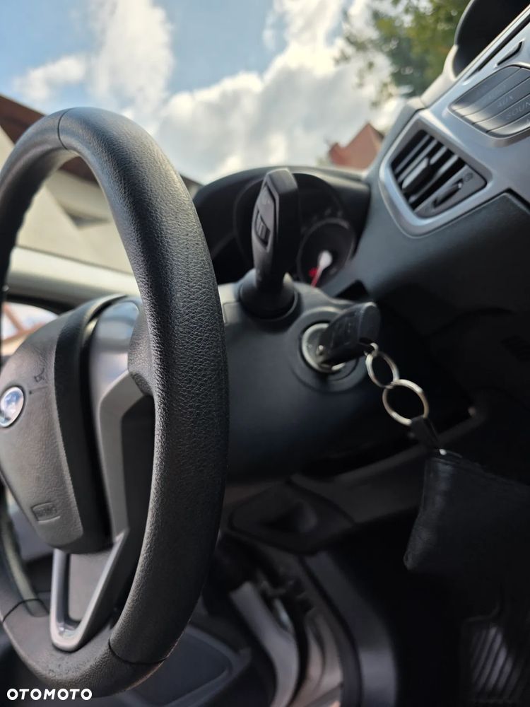 Ford Fiesta - 22