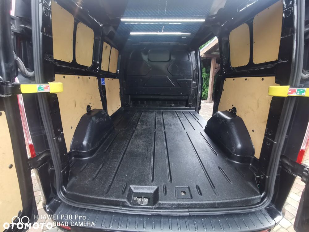 Ford TRANSIT CUSTOM - 9