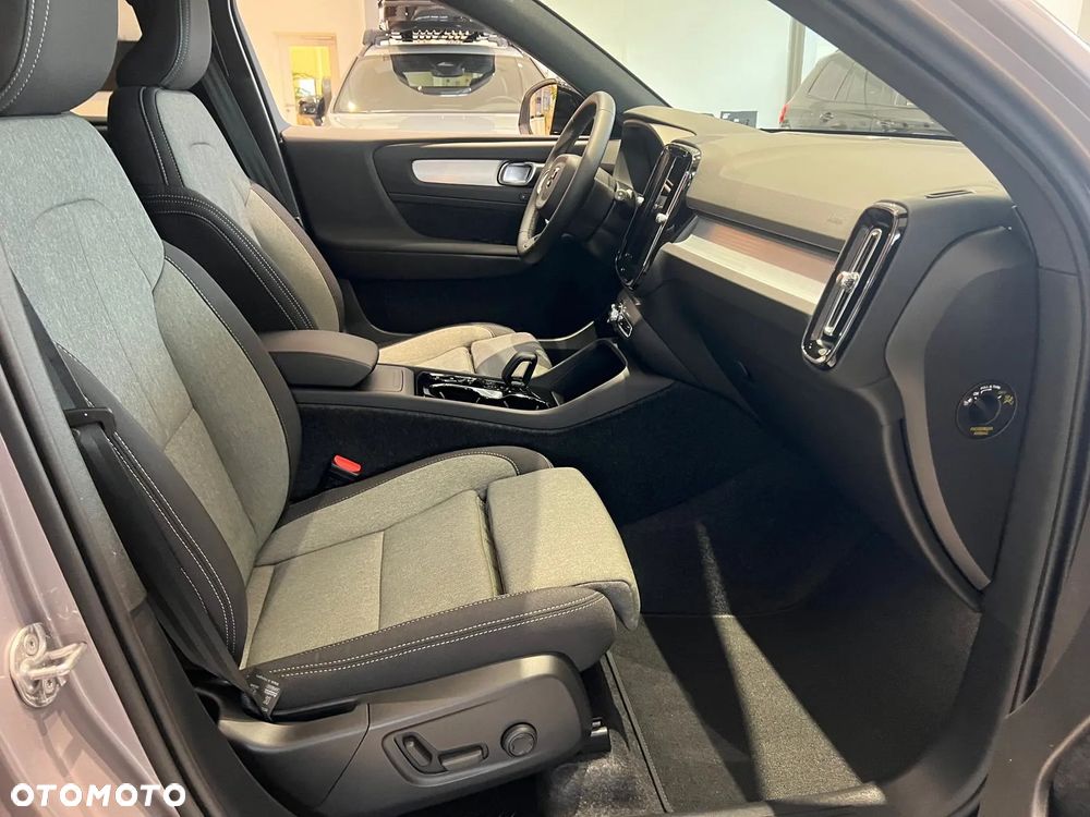 Volvo XC 40 B4 B AWD DKG Plus Dark - 19