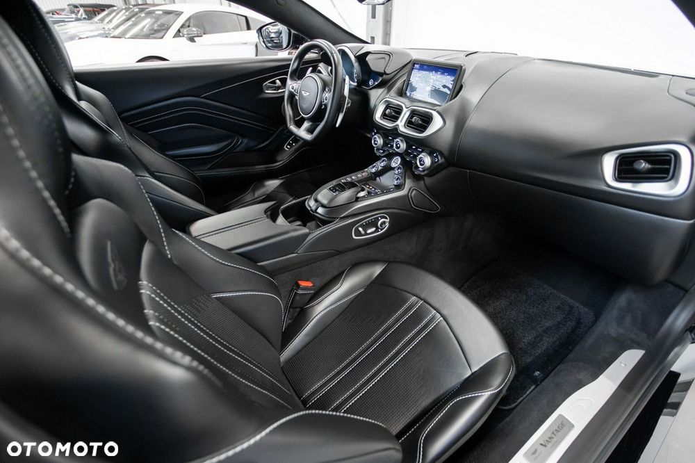 Aston Martin Vantage - 27