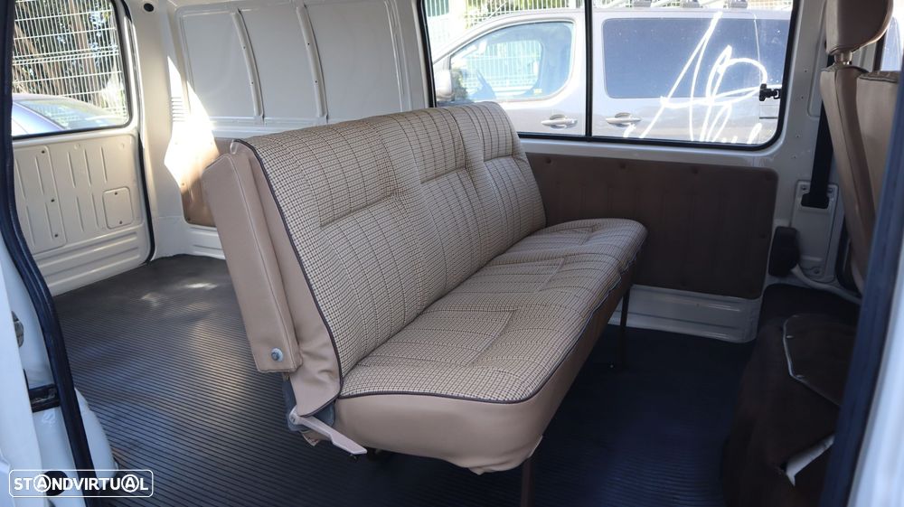 Toyota HiAce 2.4 D LH51L - 12