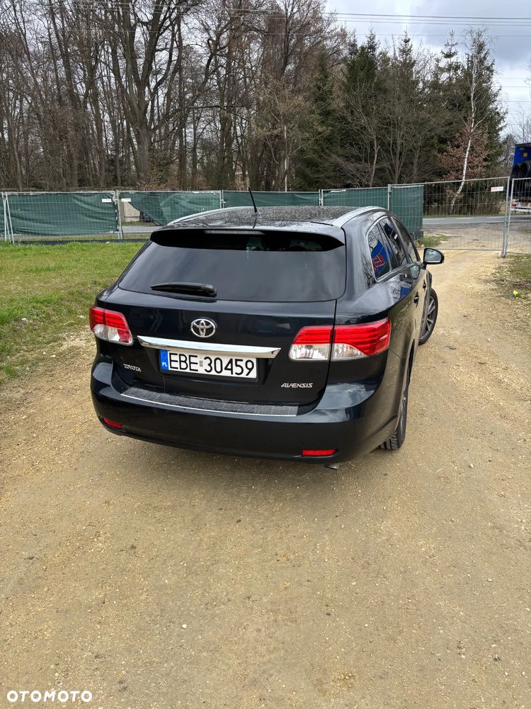 Toyota Avensis - 12