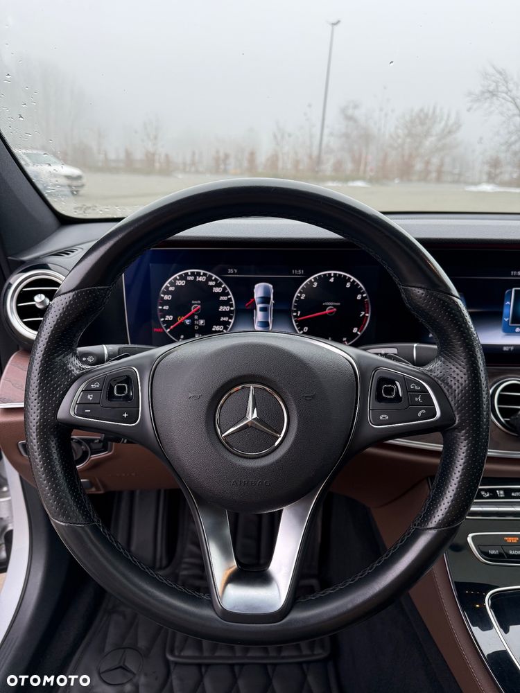 Mercedes-Benz Klasa E 300 9G-TRONIC Exclusive - 12