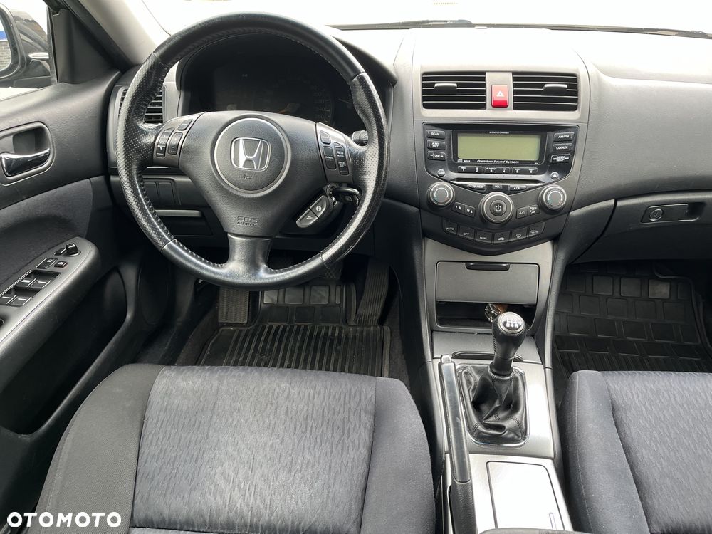 Honda Accord 2.0 Executive - 17