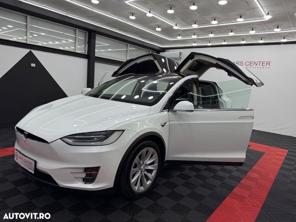 Tesla Model X - 7