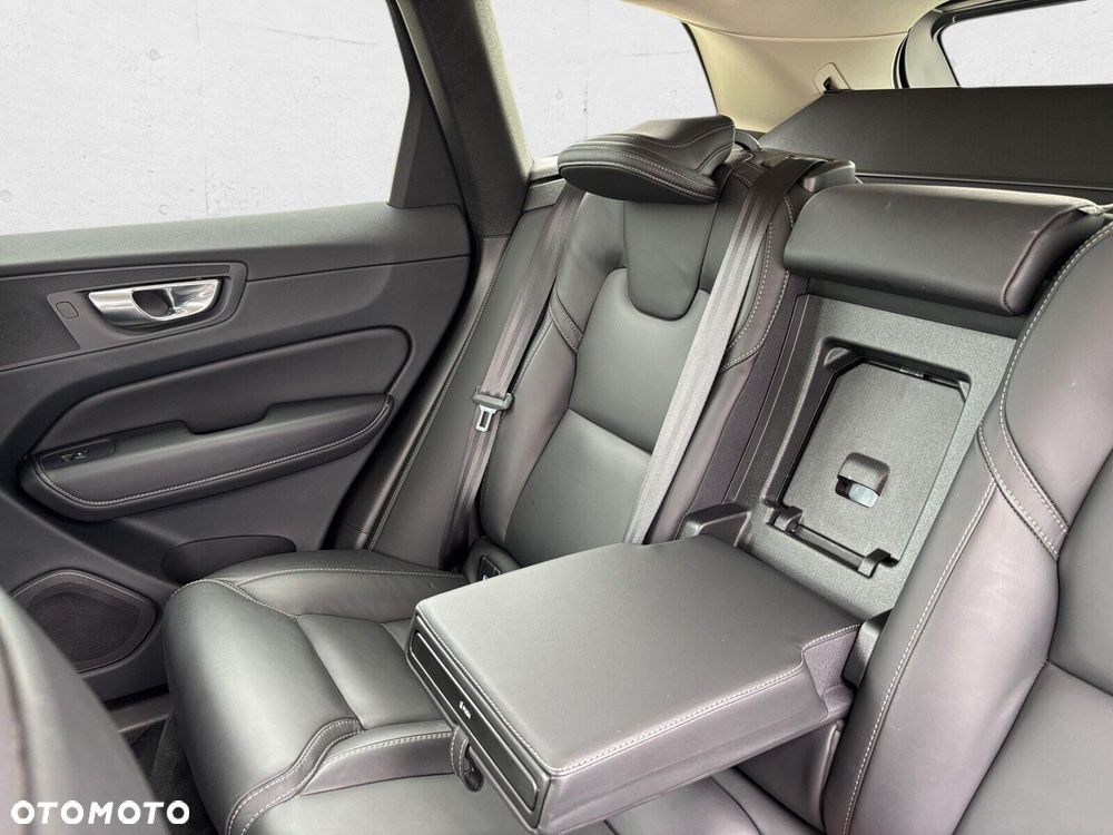 Volvo XC 60 B5 B AWD Plus Bright - 23