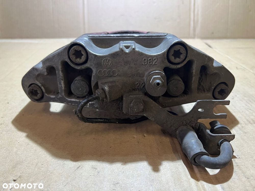 AUDI A6 C6 ZACISK HAMULCOWY LEWY PRZÓD 982 - 10