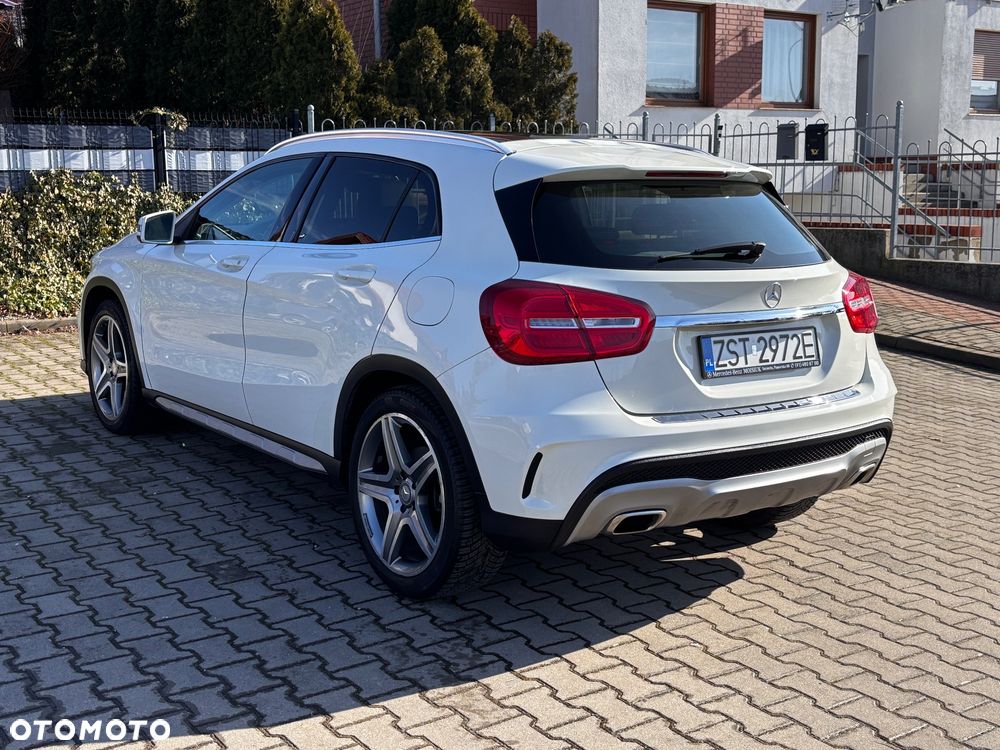 Mercedes-Benz GLA 250 4Matic 7G-DCT AMG Line - 10