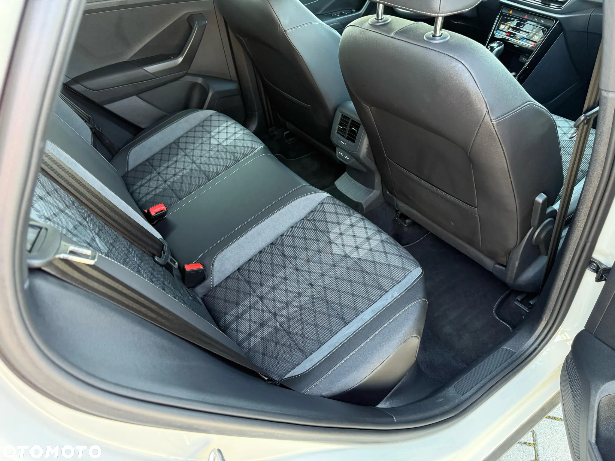 Volkswagen T-Roc 1.5 TSI R-Line DSG - 14