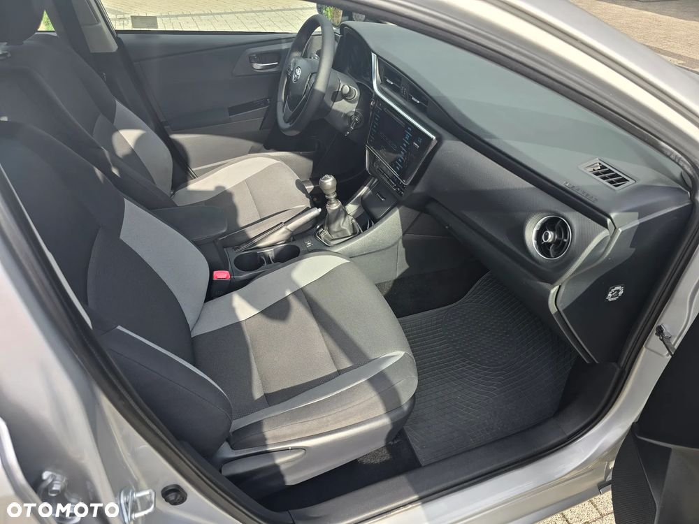Toyota Auris 1.4 D-4D Active - 10