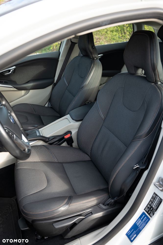 Volvo V40 D4 Geartronic Momentum - 18