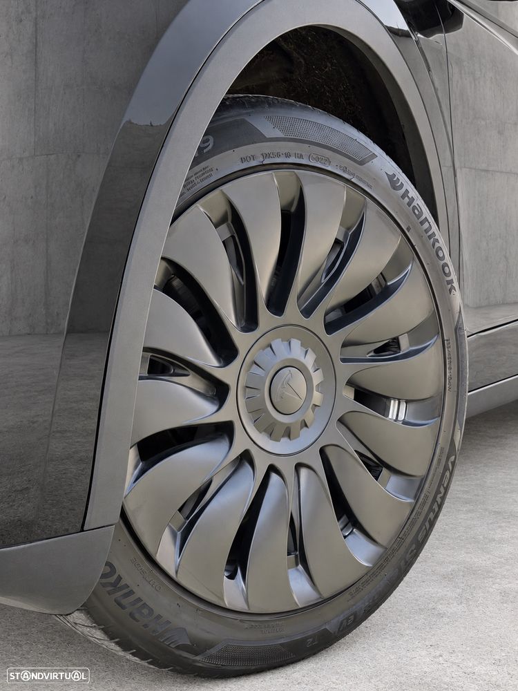 Tesla Model Y - 6