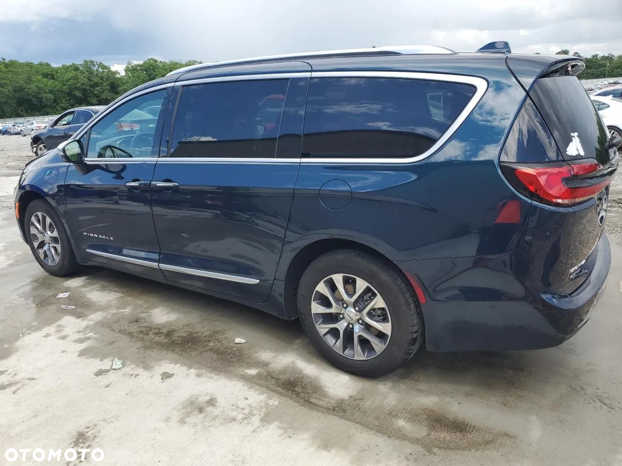 Chrysler Pacifica - 2