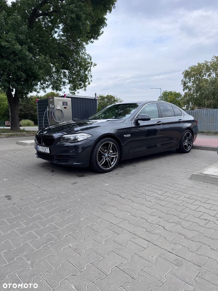 BMW Seria 5 528i - 2