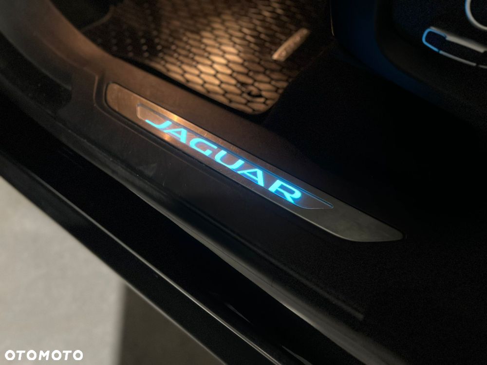 Jaguar F-Pace 2.0 i4D AWD R-Sport - 19