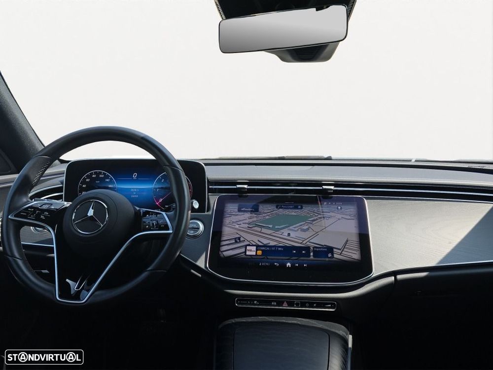 Mercedes-Benz E 220 — fotografia 11