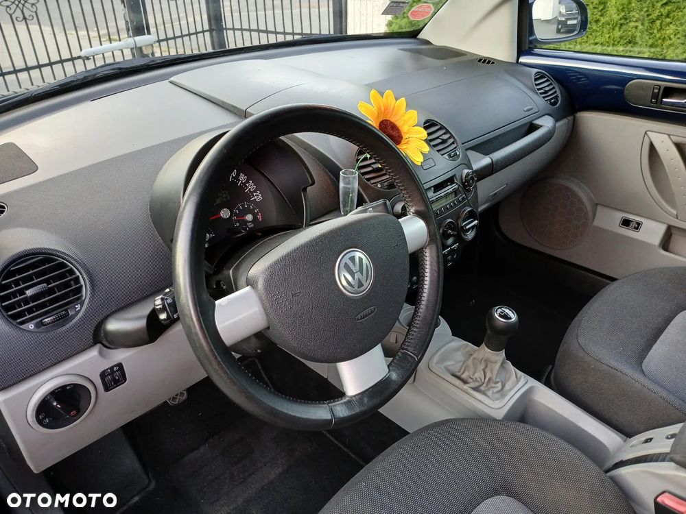 Volkswagen New Beetle - 24