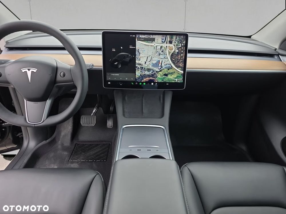 Tesla Model Y - 10