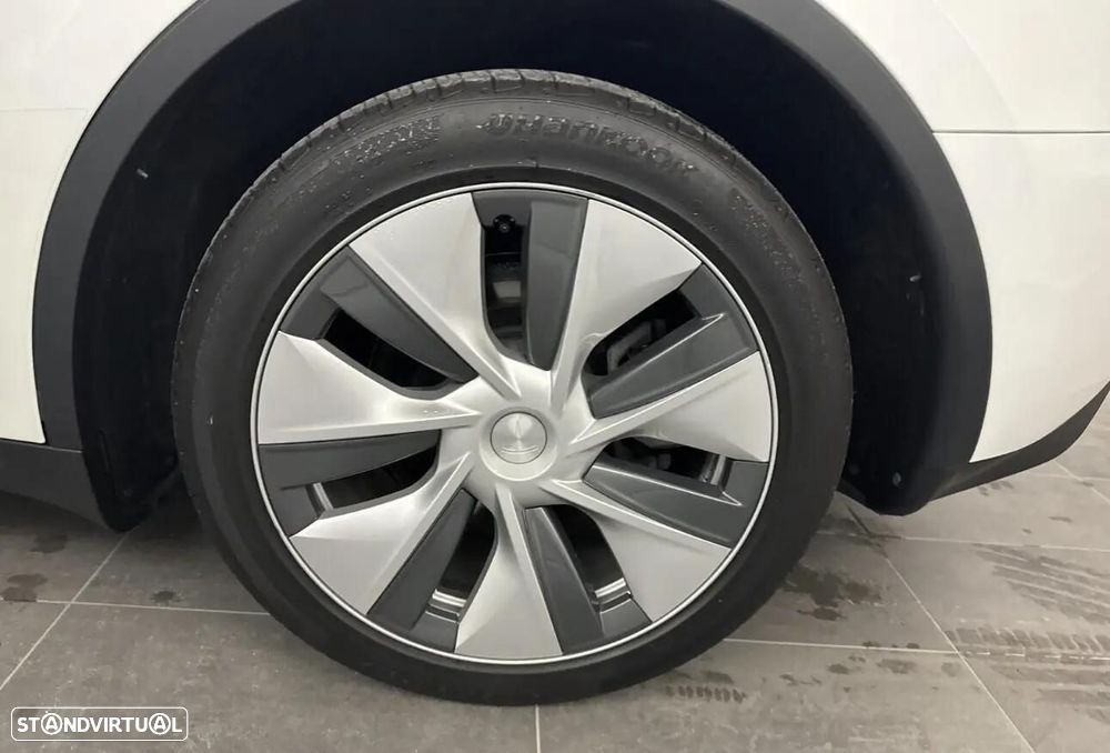 Tesla Model Y Long Range Dual Motor AWD - 11