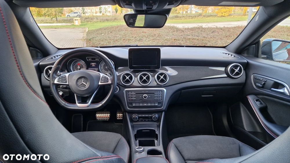 Mercedes-Benz CLA 250 4-Matic - 12
