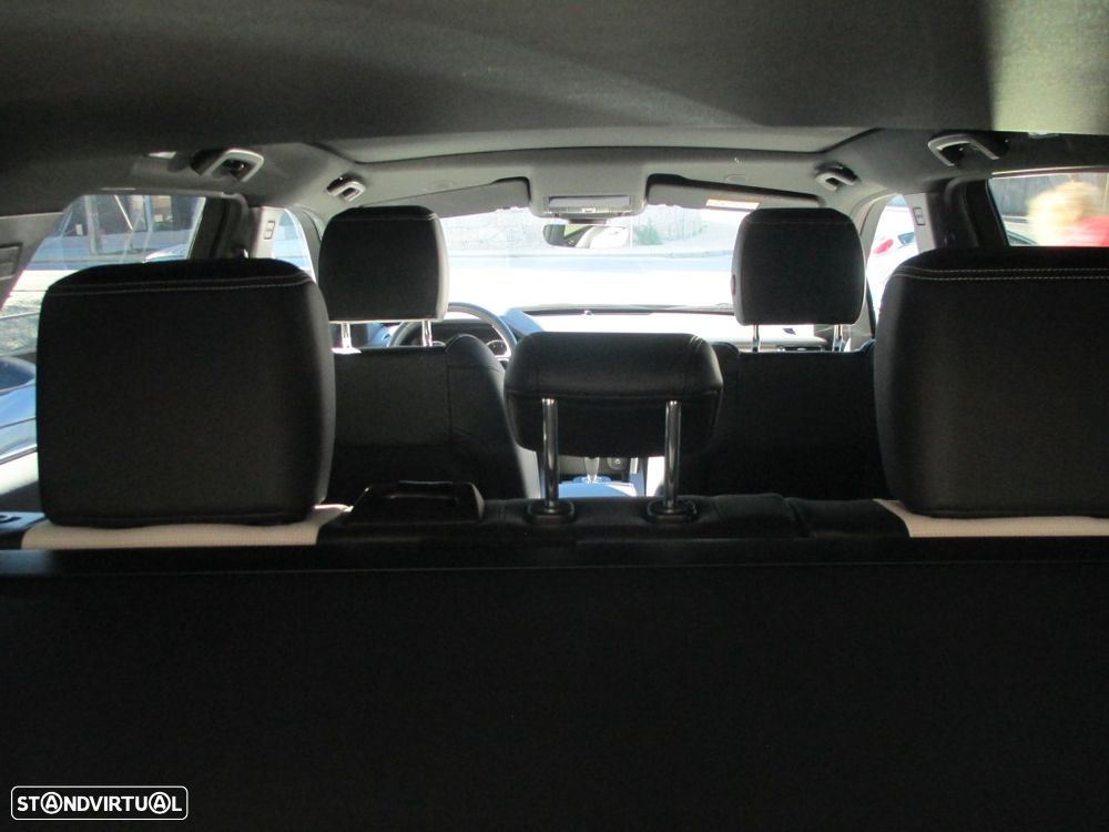 Land Rover Discovery Sport 1.5 I3 P300e AWD R-Dynamic SE - 38