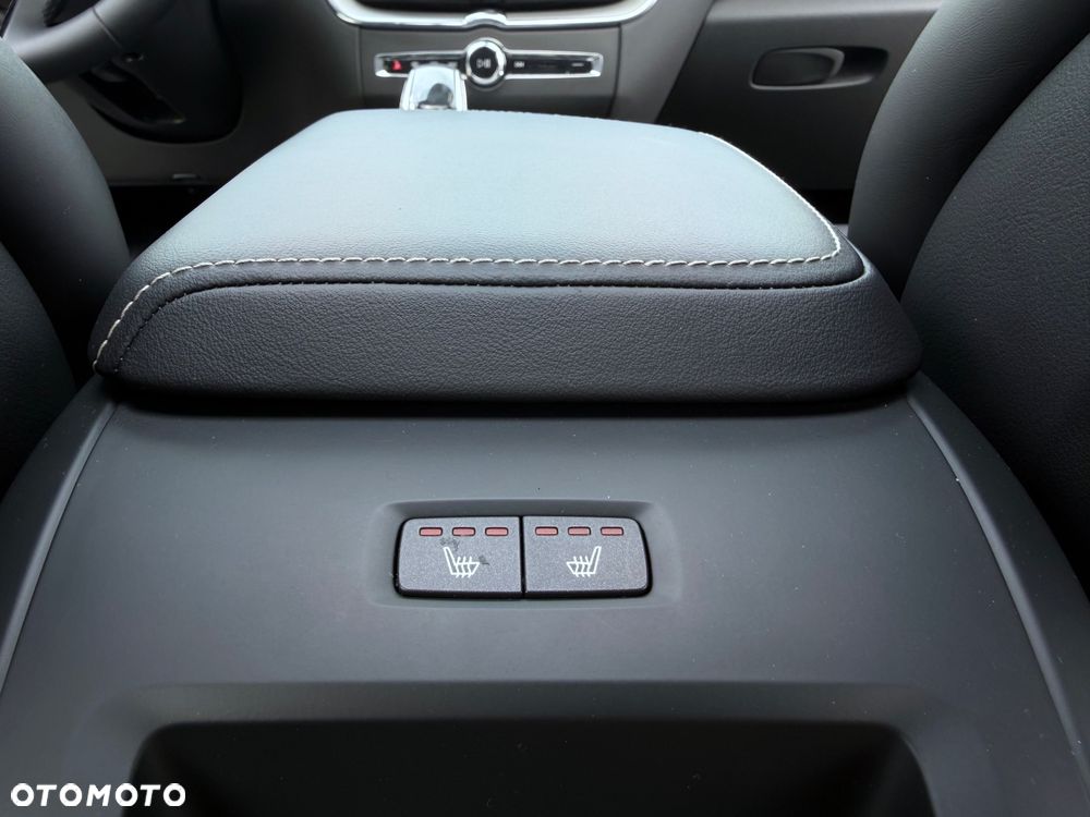 Volvo XC 60 B4 D AWD Plus Dark - 26