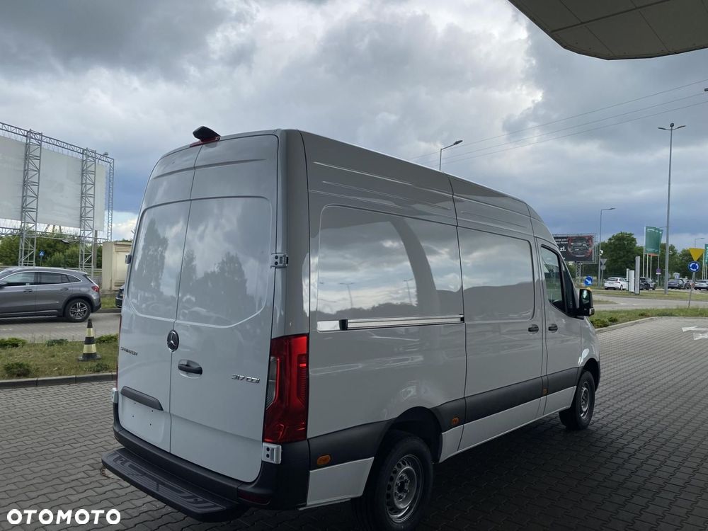 Mercedes-Benz Sprinter - 6