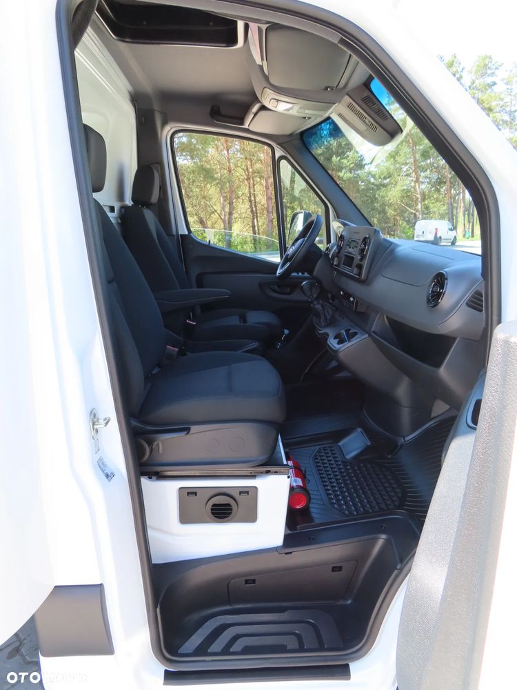 Mercedes-Benz Sprinter 517 CDI 170 KM Plandeka 12 E.Palet 5520 mm Dł. Skrzynia 2453 mm Szeroka TYLNE DRZWI KONTENEROWE Rozstaw Osi 4325 mm DMC 3500 Kg Ładowność 823 Kg WZMACNIANY Załadunek Wysokość Rampowa AMAZON Kabina Sypialniana SPOJKAR SPOJTRAK XL Nowy Nie Używany Gotowy Dostępny OKAZJA - 29