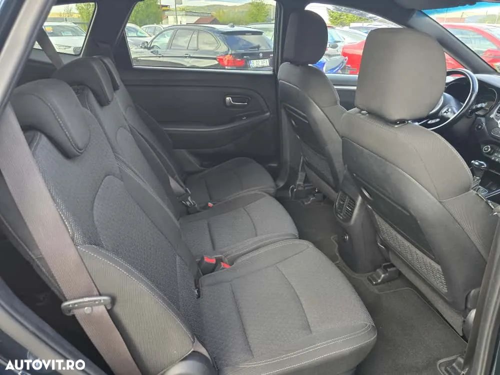 Kia Carens 1.7 CRDi Aut. Edition 7 - 8