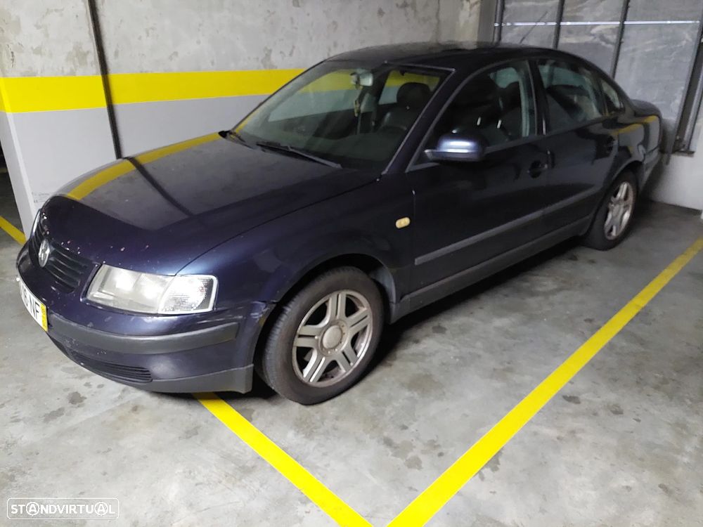 VW Passat 1.9 TDi Confortline - 1