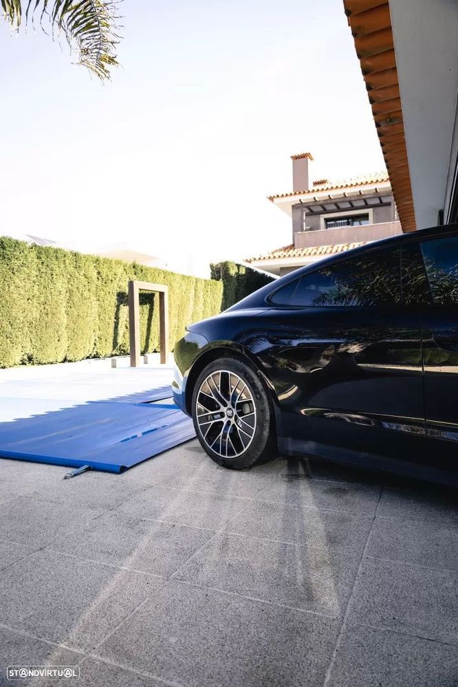 Porsche Taycan Standard - 28