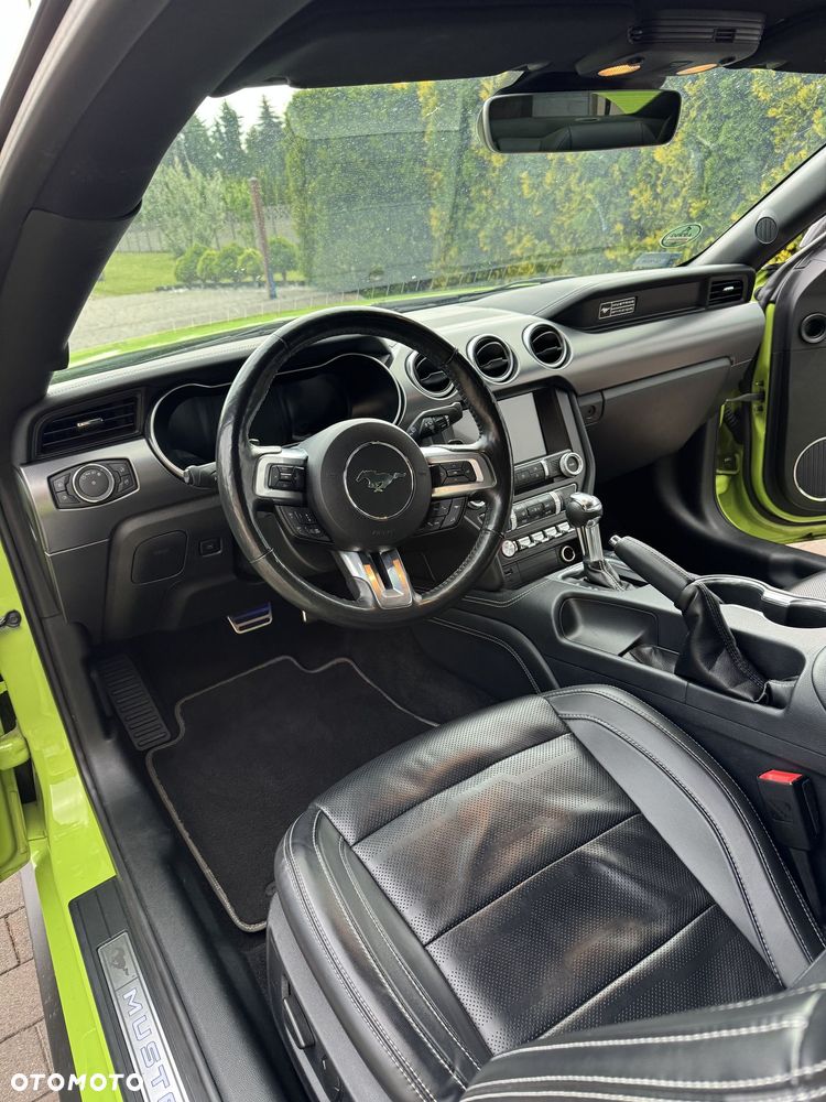 Ford Mustang - 8